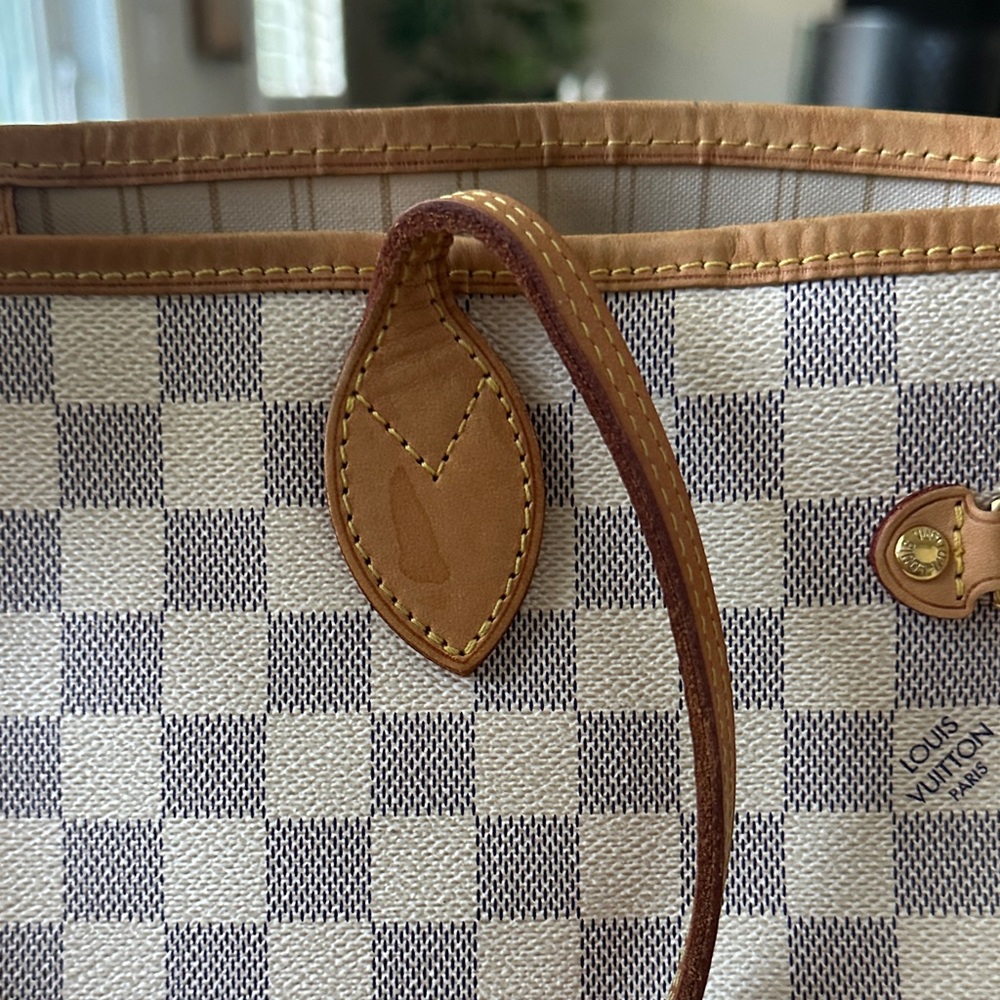 Louis Vuitton Damier Azur Neverfull MM Tote in White and Tan - Picture 10 of 10